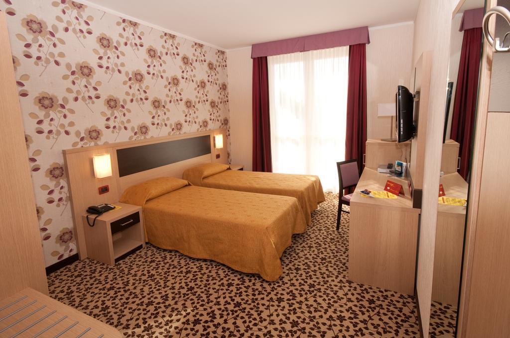 Hotel Brindor Poirino Luaran gambar