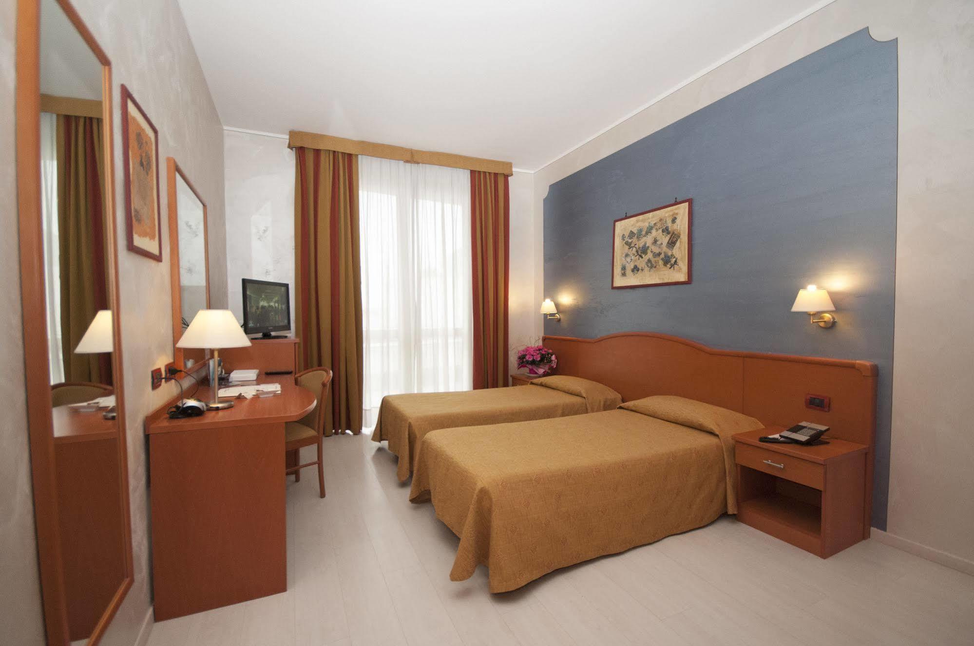 Hotel Brindor Poirino Luaran gambar