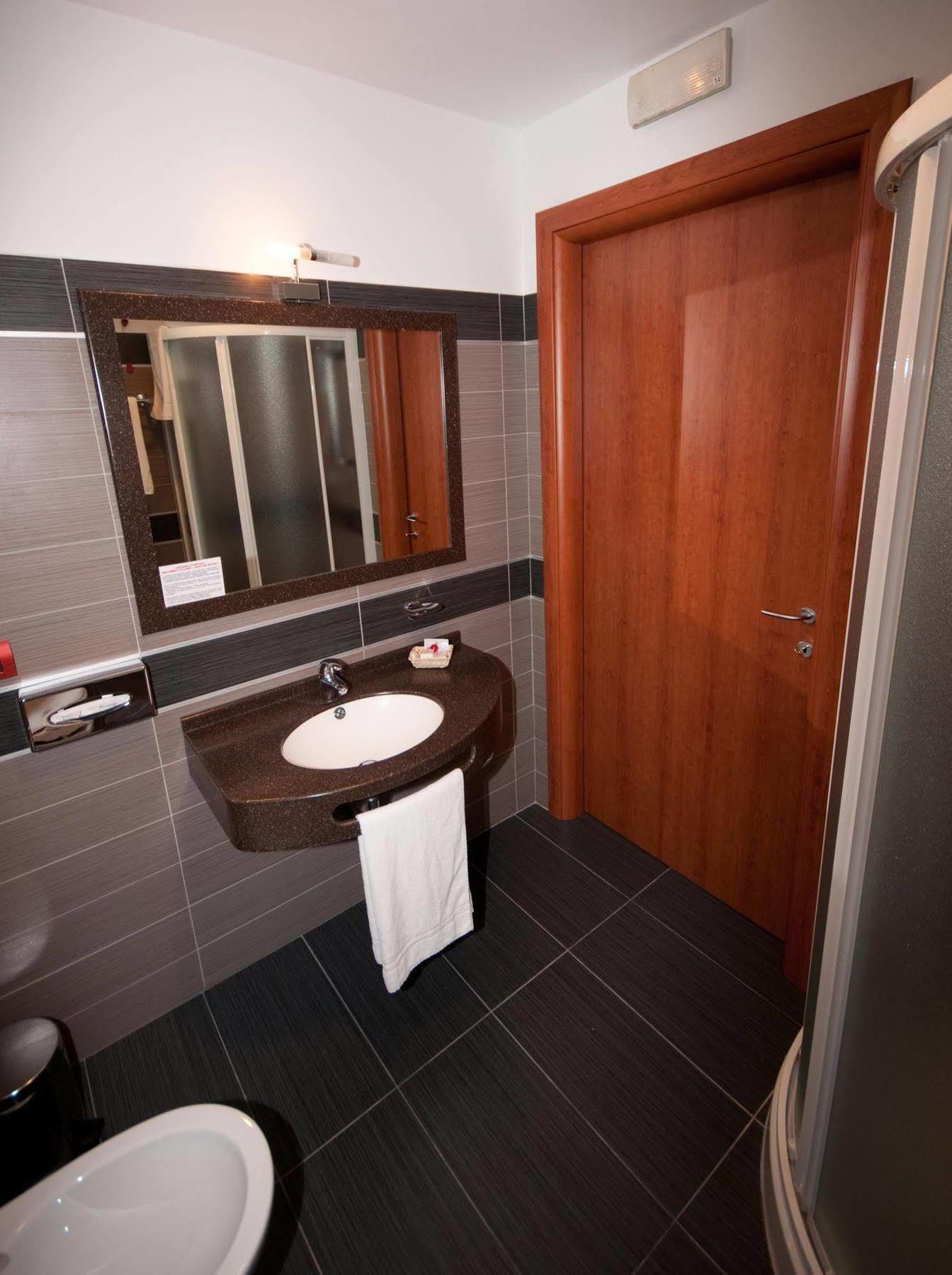 Hotel Brindor Poirino Luaran gambar