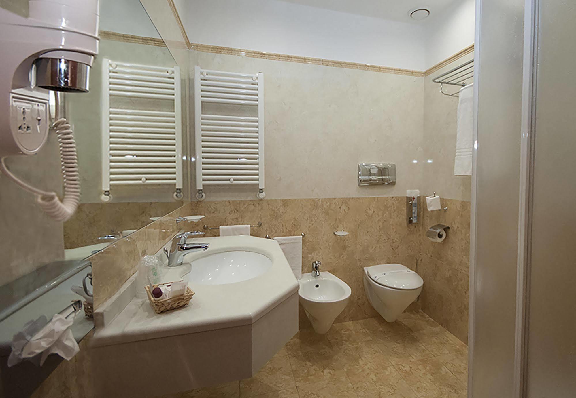 Hotel Brindor Poirino Luaran gambar