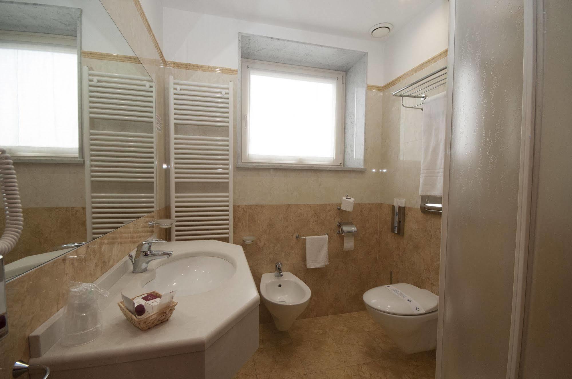 Hotel Brindor Poirino Luaran gambar