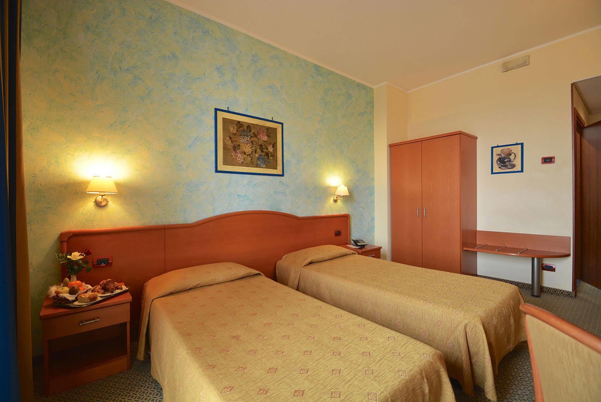 Hotel Brindor Poirino Luaran gambar